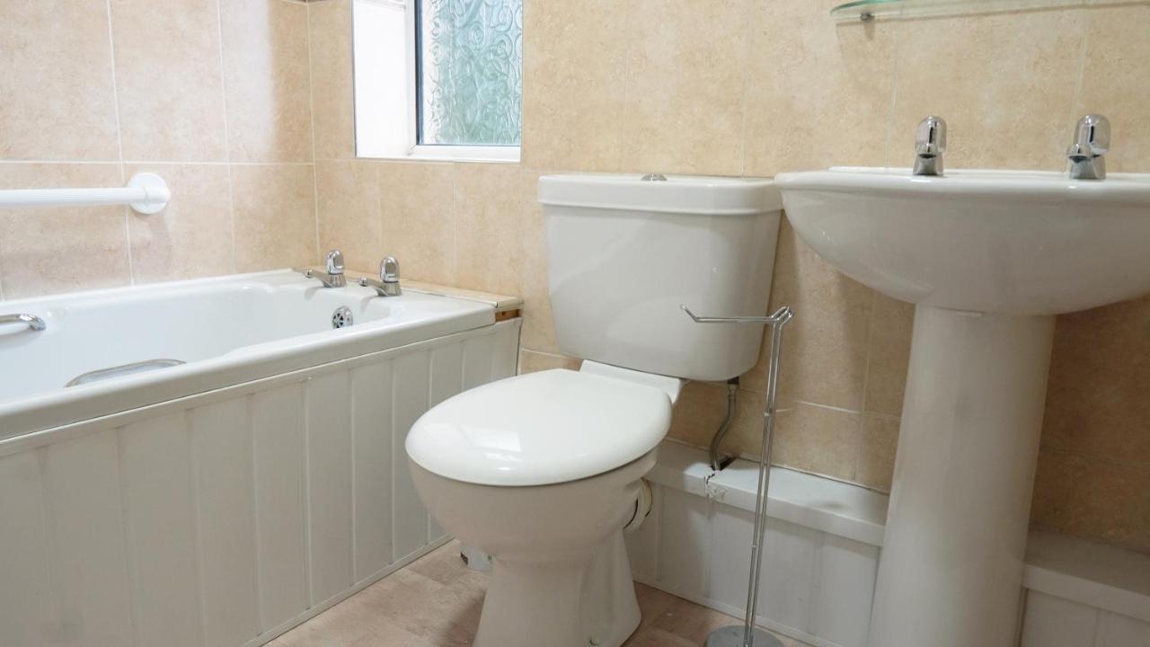Portobello House - Four Bedroom House Perfect For Contractors - Sleeps 6 - Free Parking Wolverhampton Exterior foto